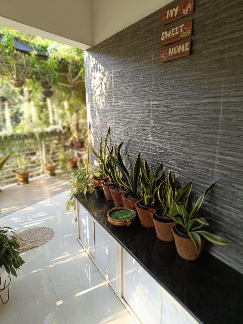 Chaithritha Ladies Homestay Thiruvananthapuram Buitenkant foto