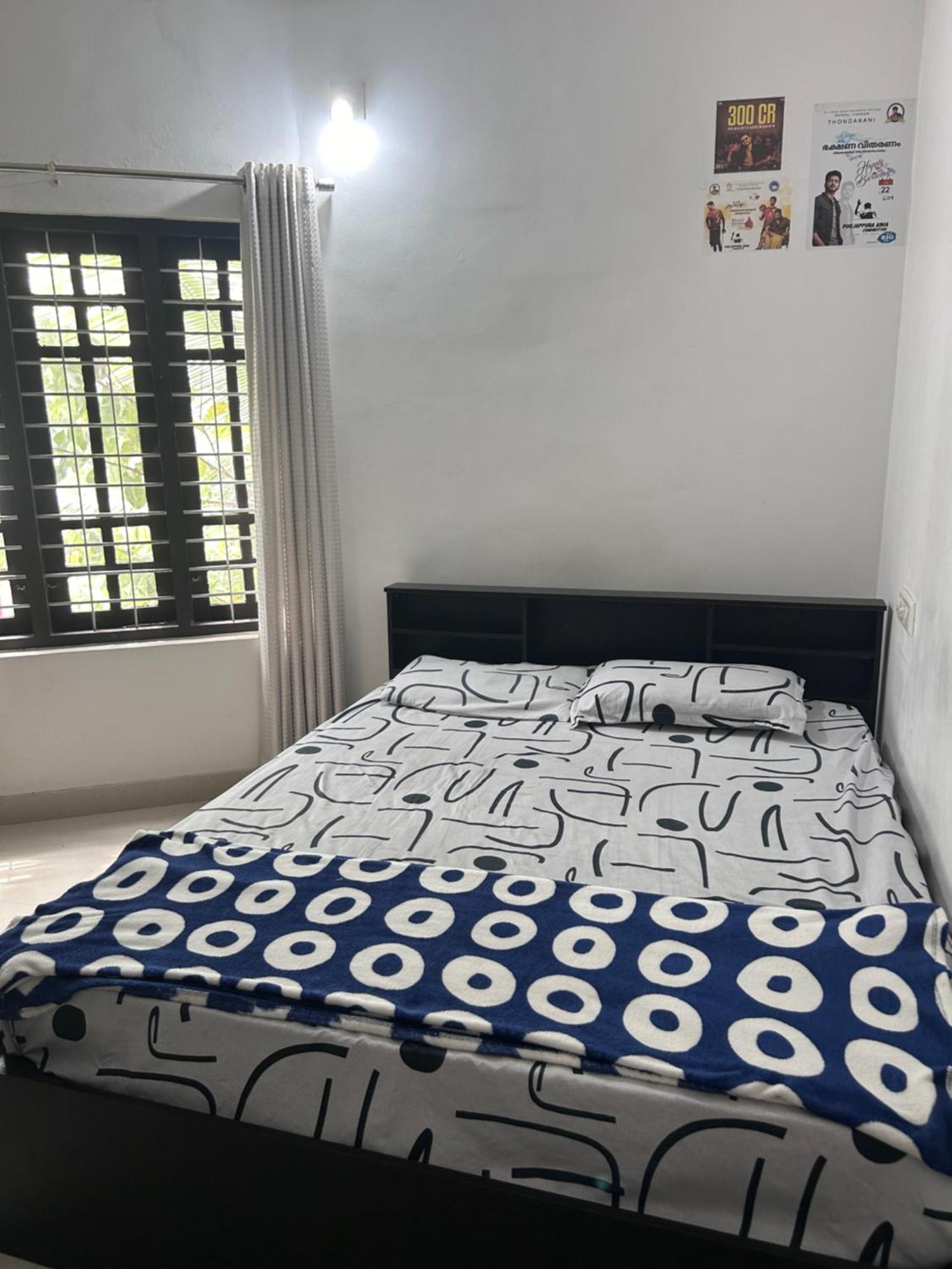 Chaithritha Ladies Homestay Thiruvananthapuram Buitenkant foto