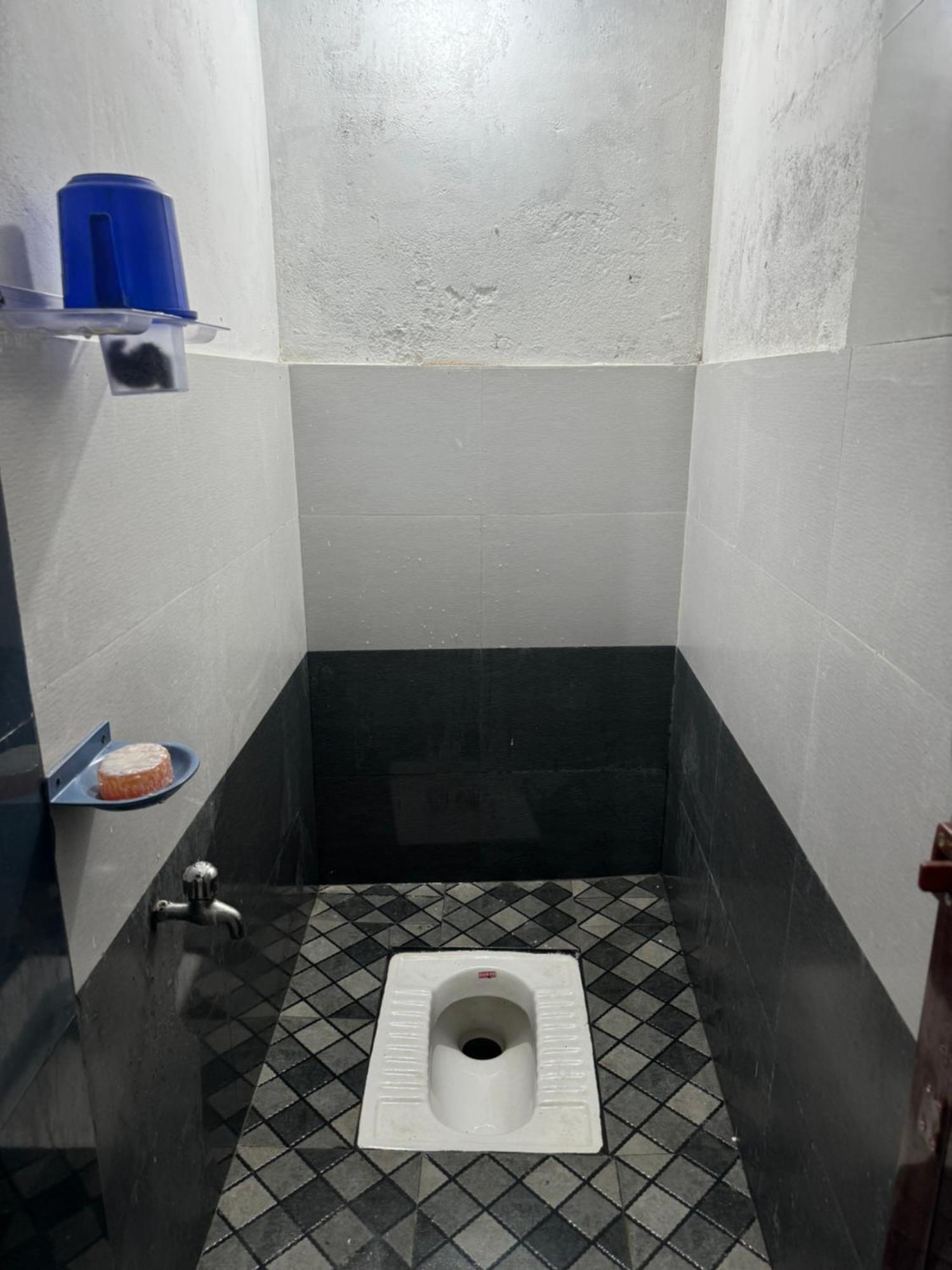 Chaithritha Ladies Homestay Thiruvananthapuram Buitenkant foto